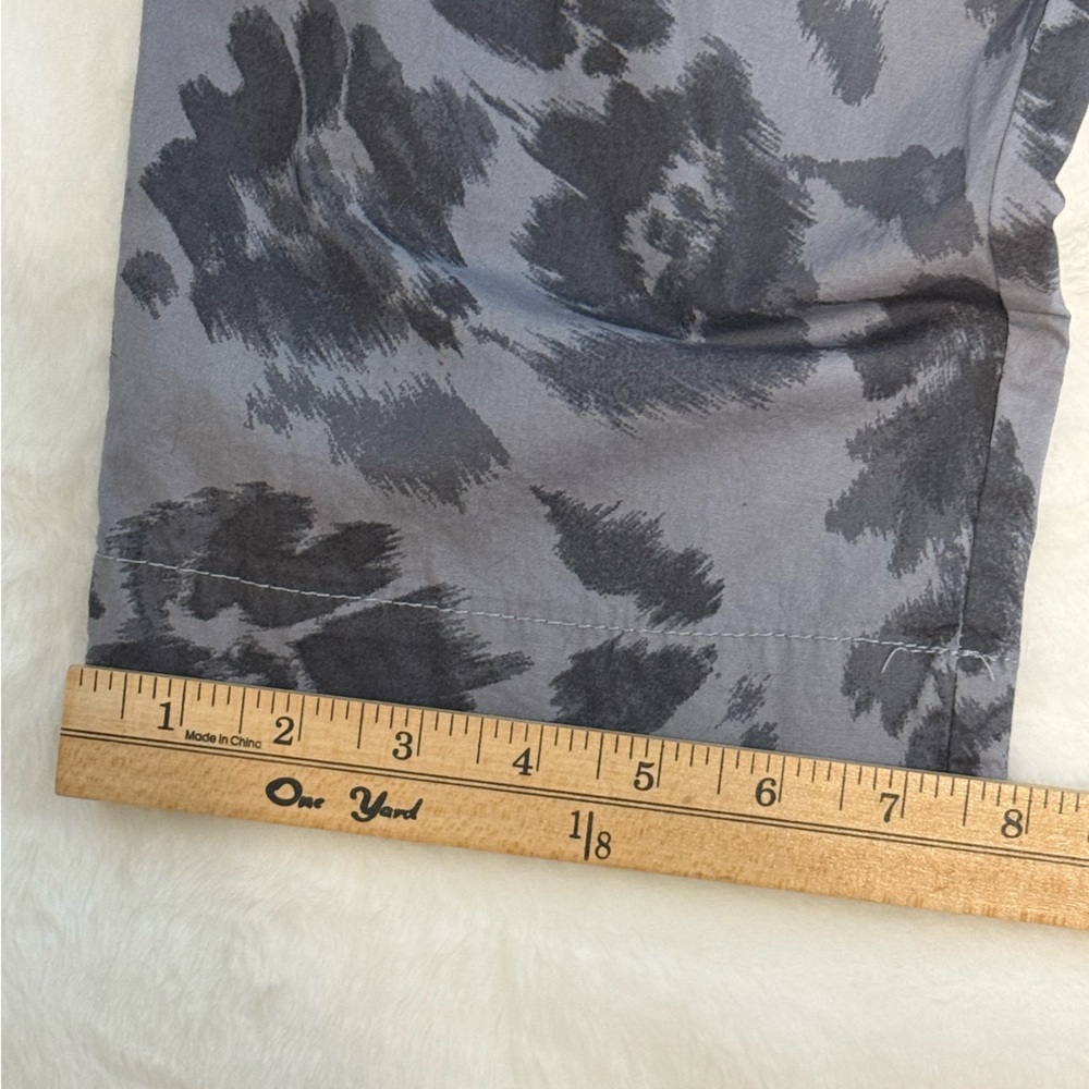 Democracy Floral Patterned Pants in Gray and Charcoal Size 6 - Picture 7 of 10